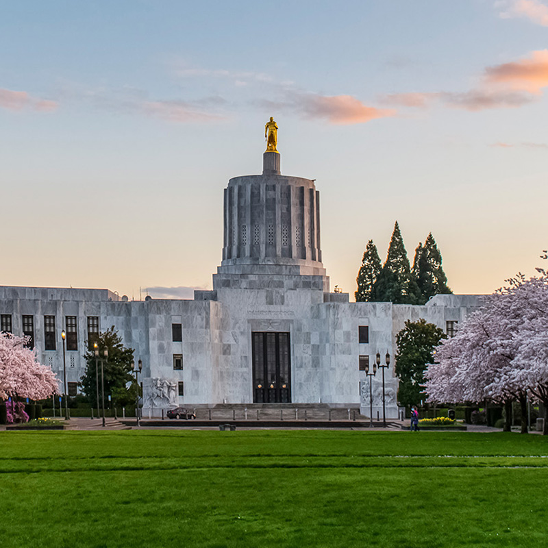 exterior view of the Salem Capitol Building